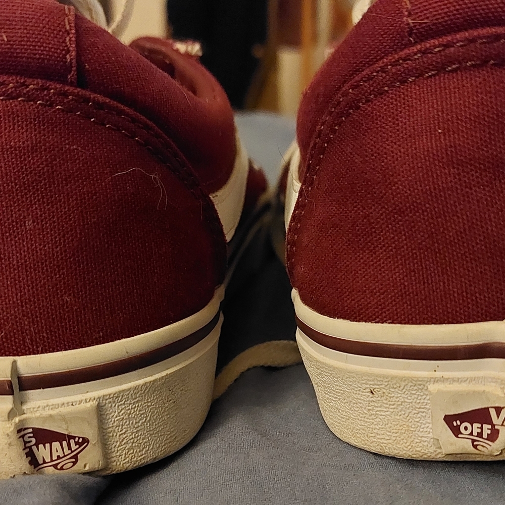 Womens Van's 8.5 Maroon. Great Condition